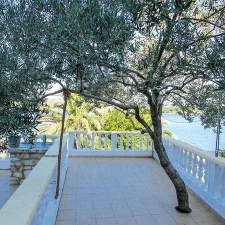 Apartment Kolic Veli Rat